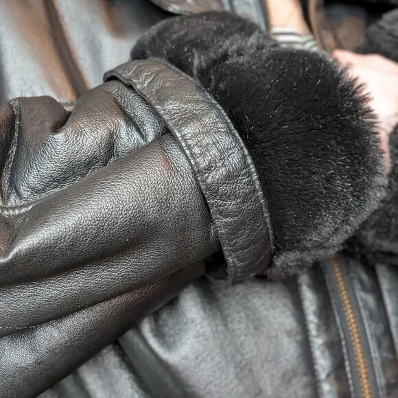 Vintage Wilson's Leather Bomber - Picture 4 of 8